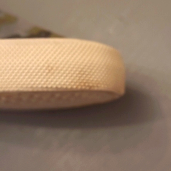 Groove Women's 7 Camo Slip-on Sneakers - Picture 8 of 14